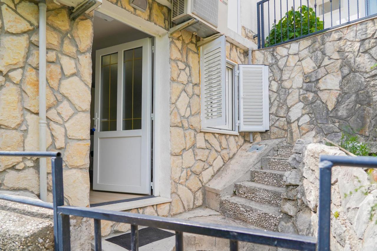Отель Studio Apartman Monika Башка-Вода Экстерьер фото