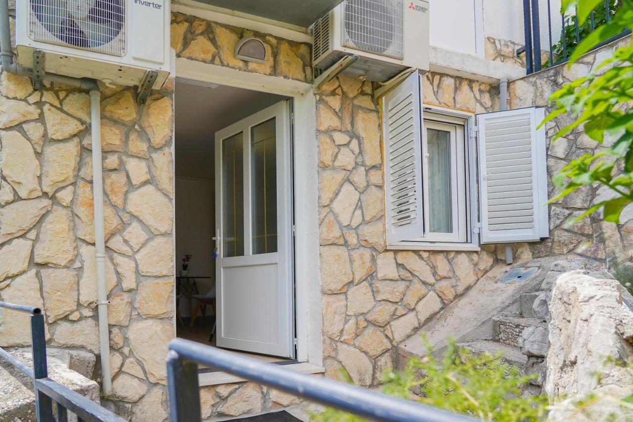 Отель Studio Apartman Monika Башка-Вода Экстерьер фото